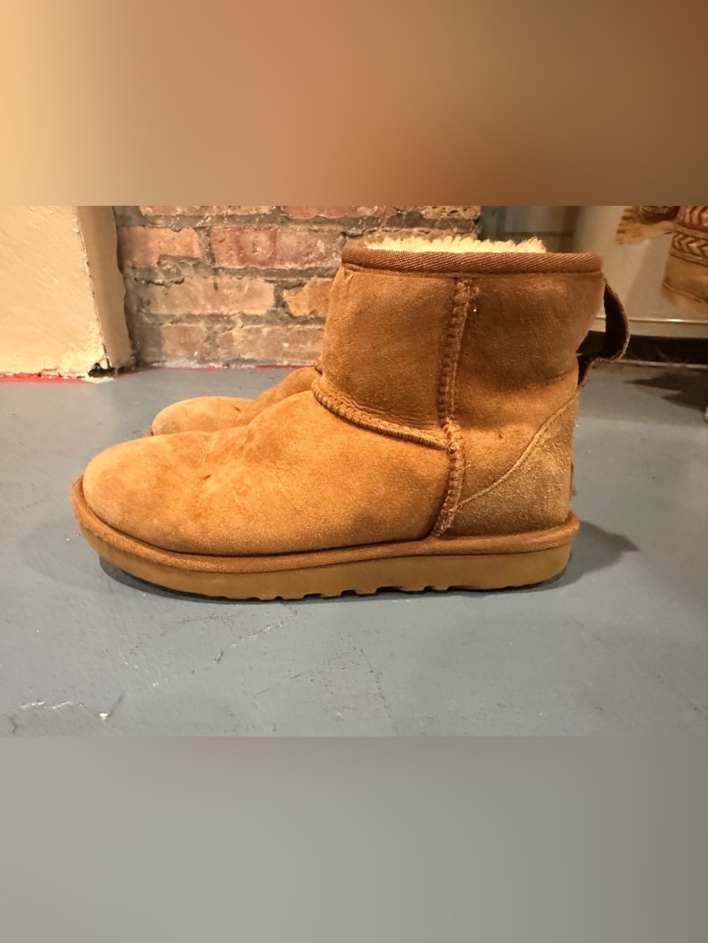 UGG Classic Suede Short Boot - size 6